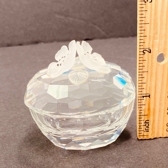 Swarovski Crystal Oval Flower Treasure Trinket Box Vintage '76-'88 - Picture 9 of 9